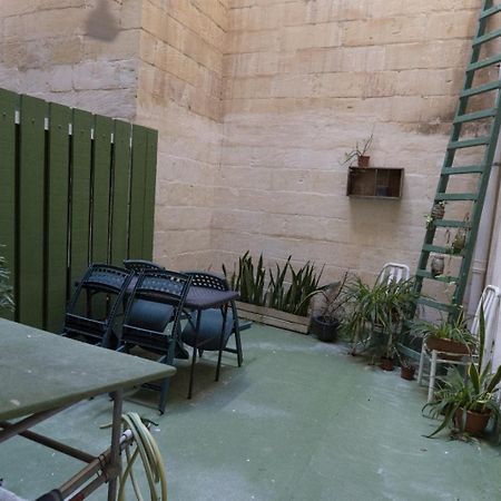 Green Door Valletta Bagian luar foto
